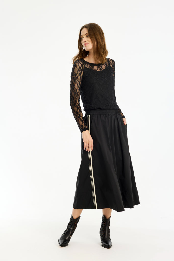 IN FRONT NEDERDEL M. STRIB