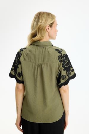 IN FRONT BLUSE