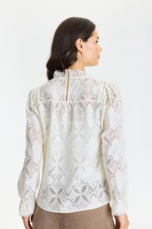 IN FRONT BLUSE