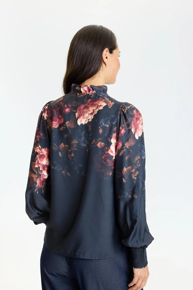IN FRONT BLUSE