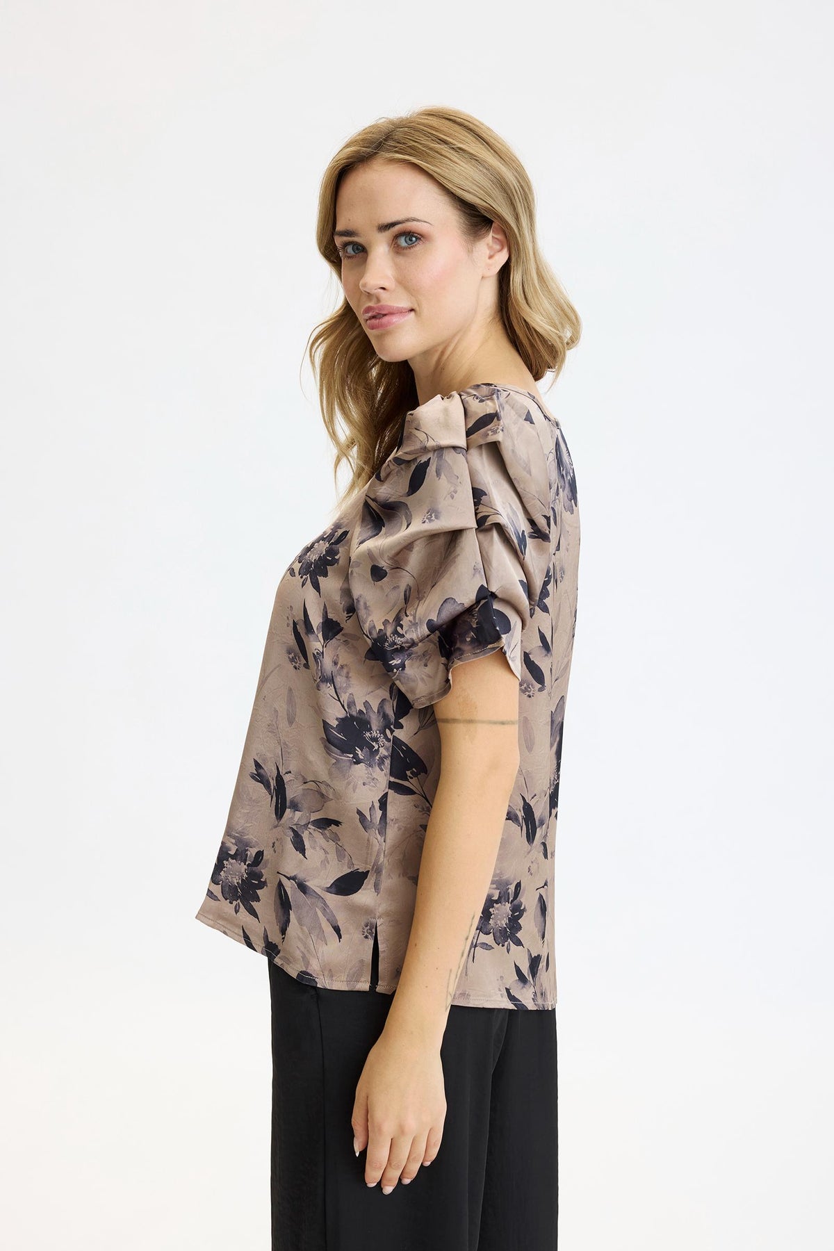 IN FRONT BLUSE