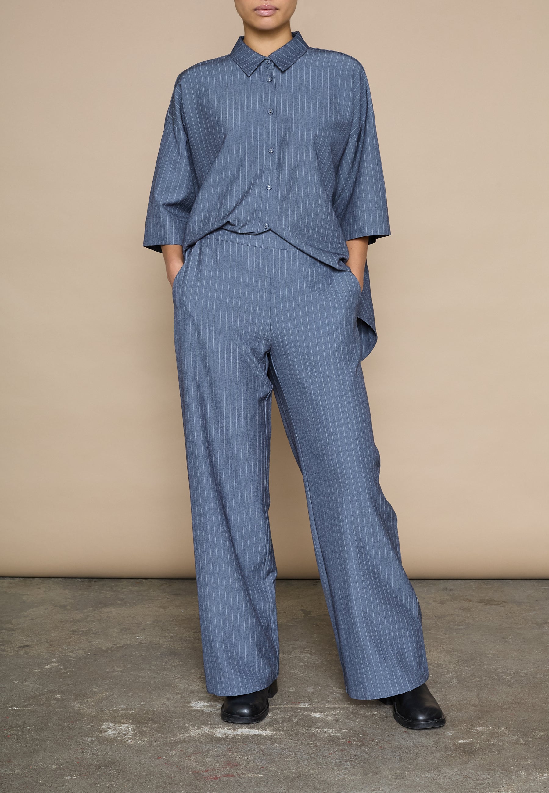 LOVE AND DIVINE BUKSER