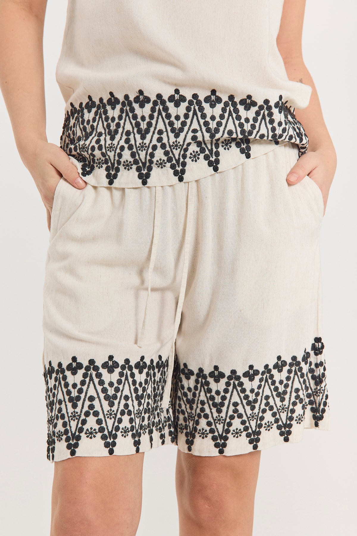 FREEQUENT SHORTS