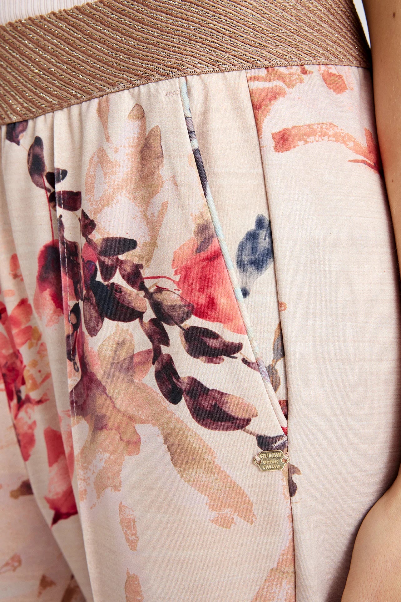 GUSTAV BUKSER MARISA