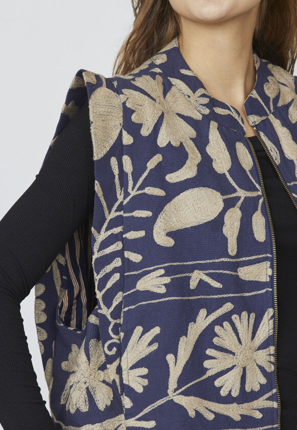 LOVE & DIVINE VEST