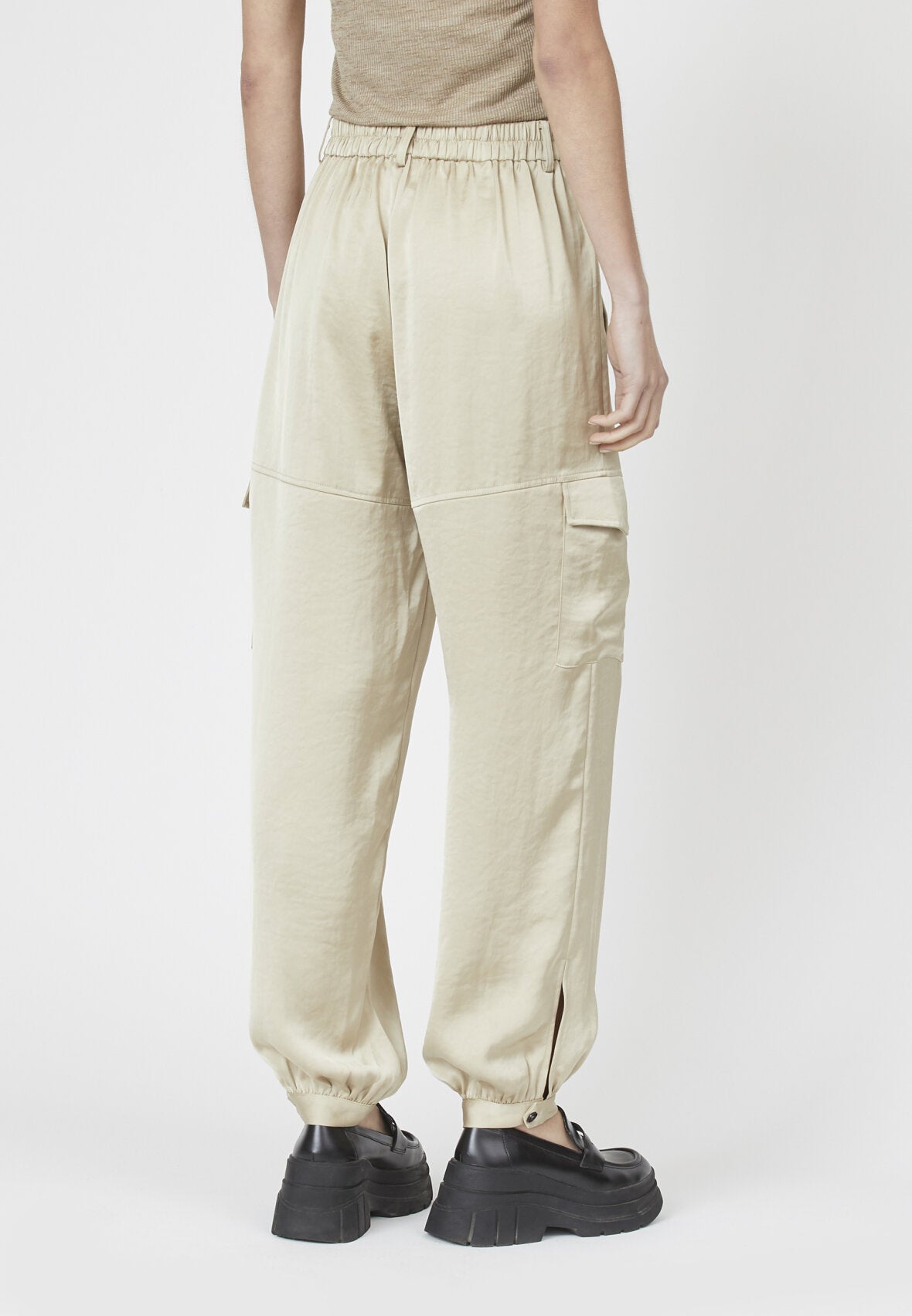 LOVE & DIVINE BUKSER