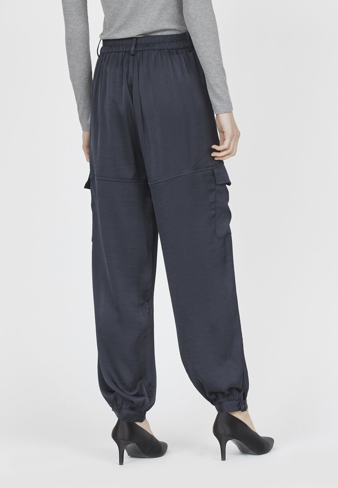 LOVE & DIVINE BUKSER