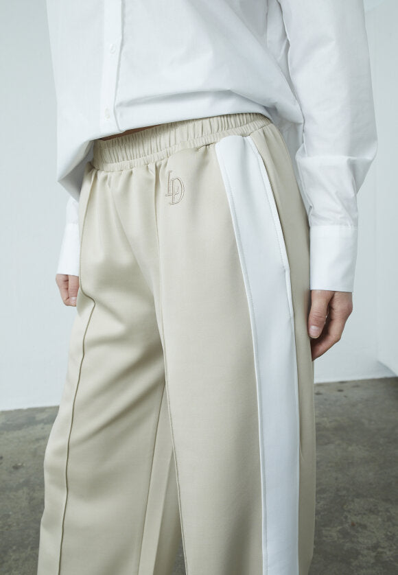 LOVE & DIVINE BUKSER