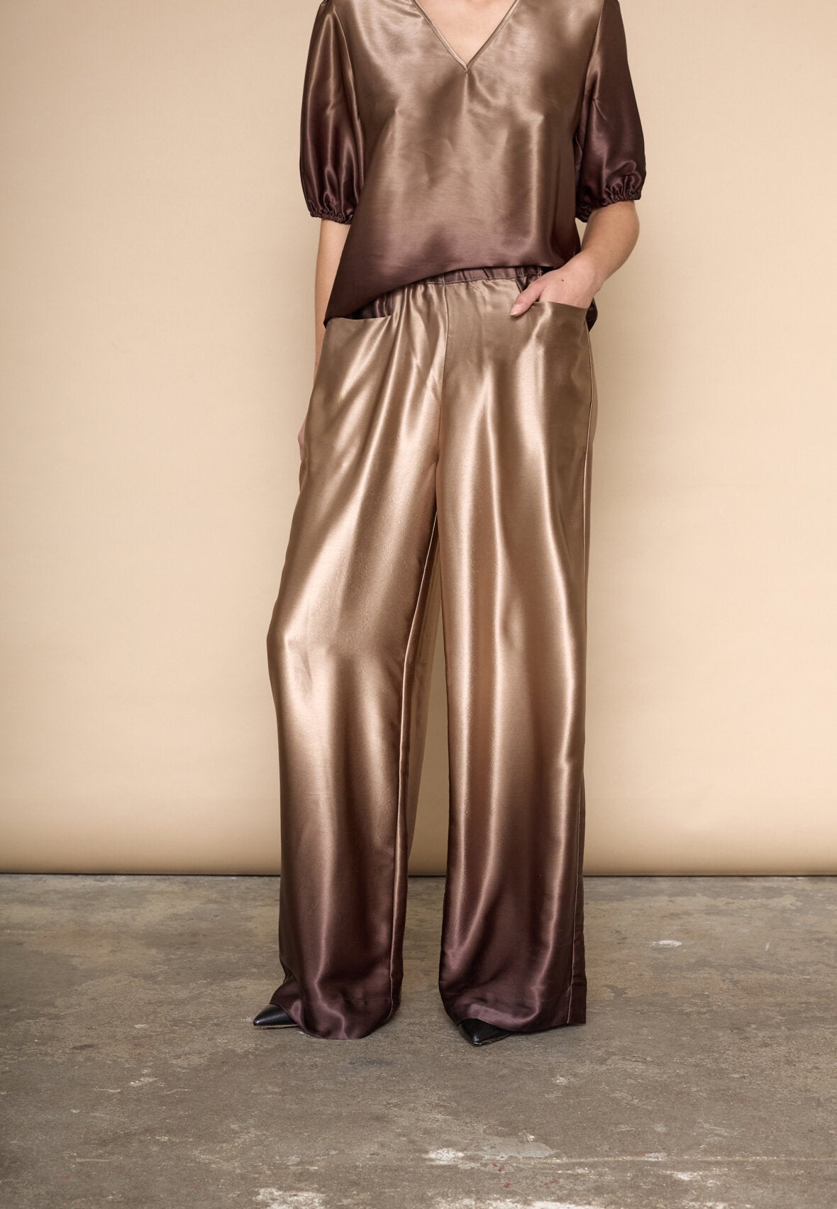 LOVE & DIVINE BUKSER