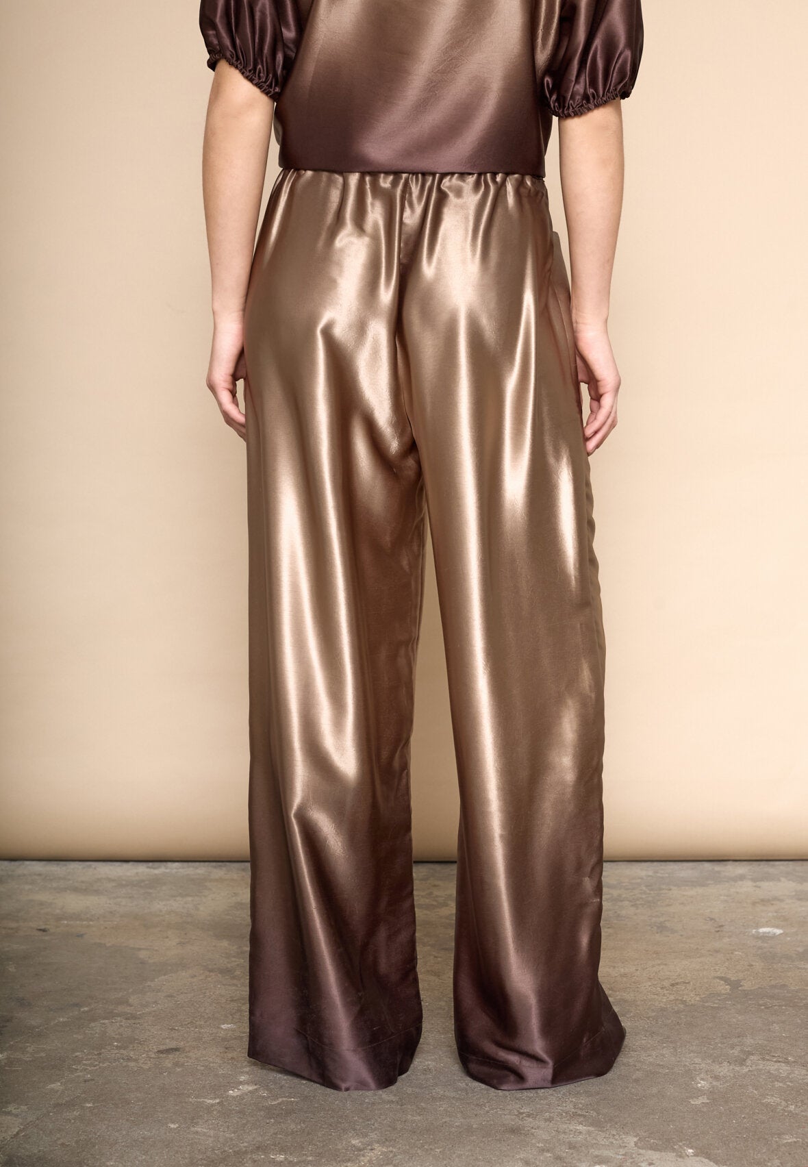 LOVE & DIVINE BUKSER