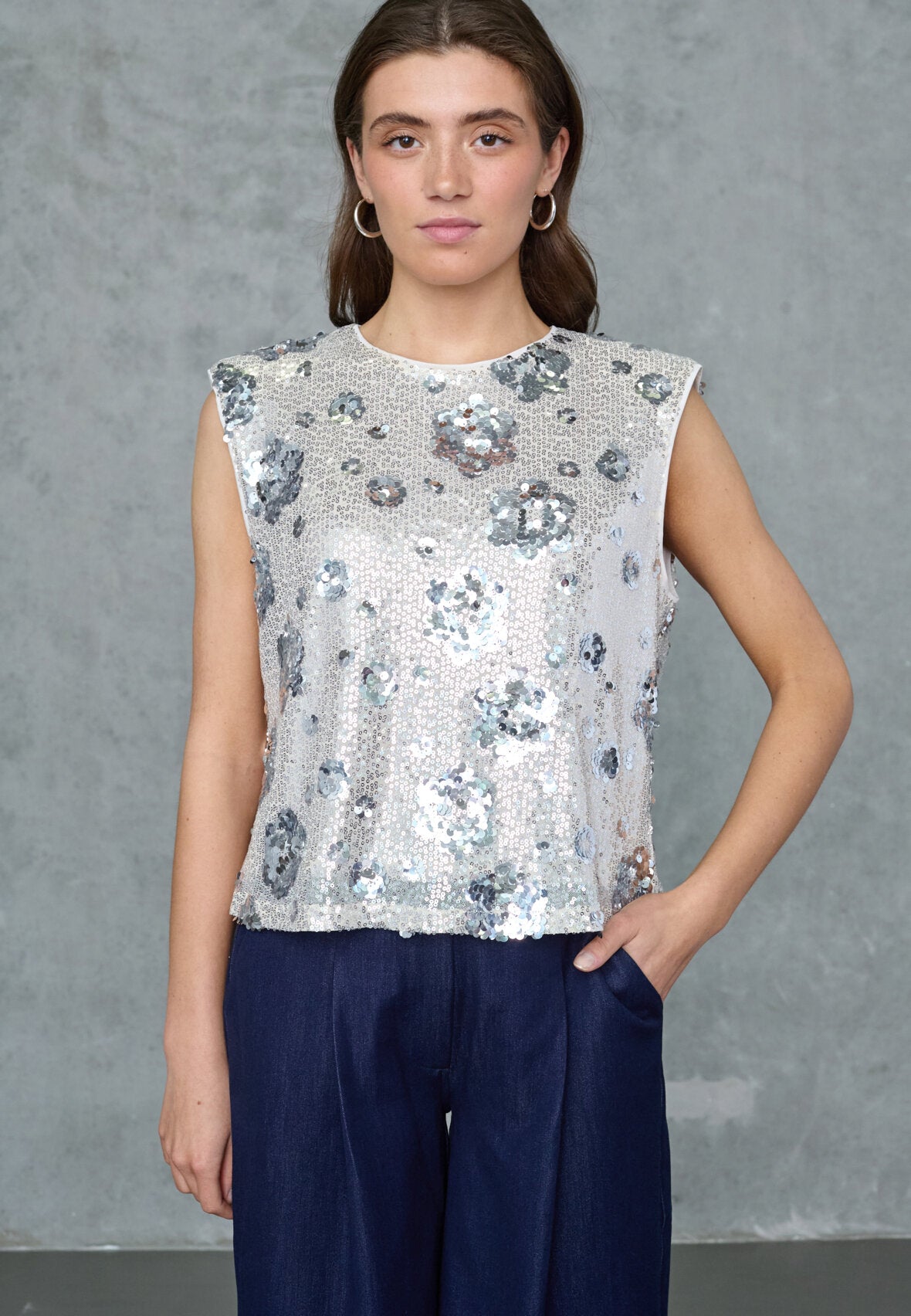 LOVE AND DIVINE TOP