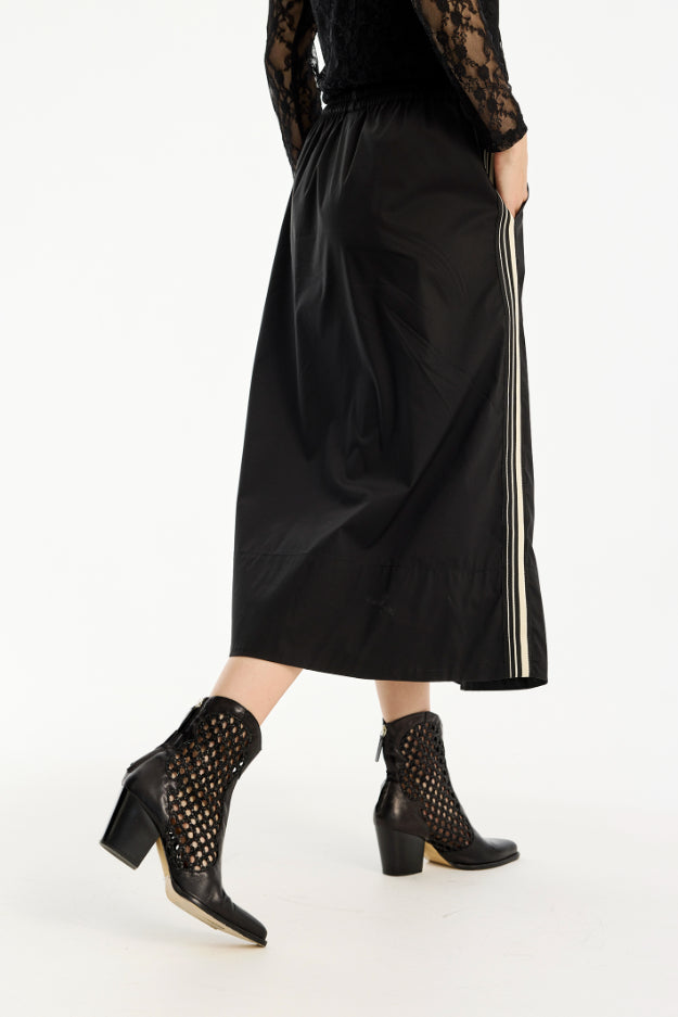 IN FRONT NEDERDEL M. STRIB