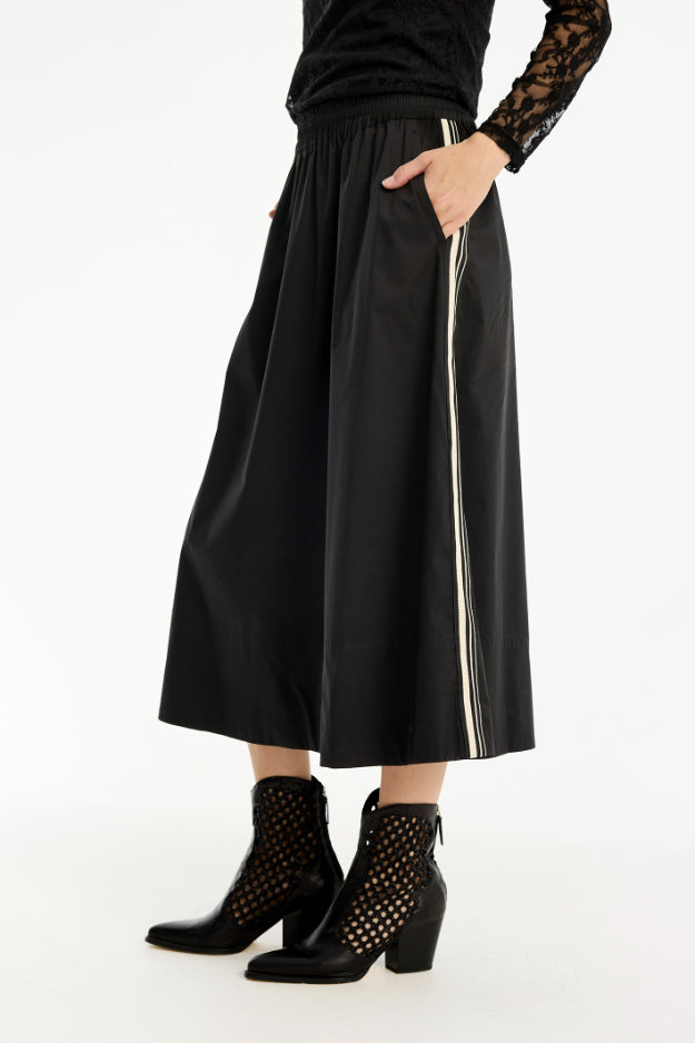 IN FRONT NEDERDEL M. STRIB