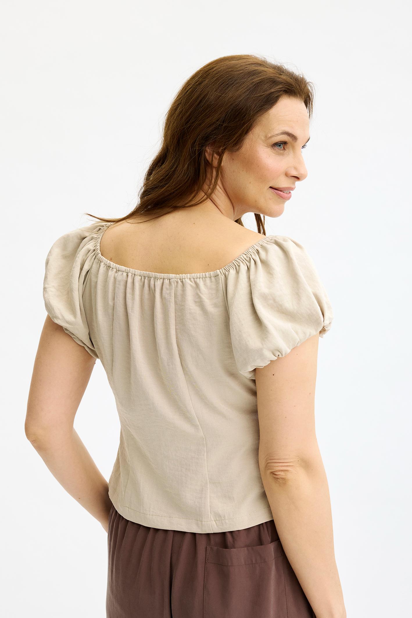 IN FRONT BLUSE