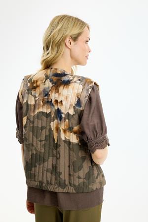 IN FRONT VEST
