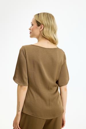 IN FRONT BLUSE