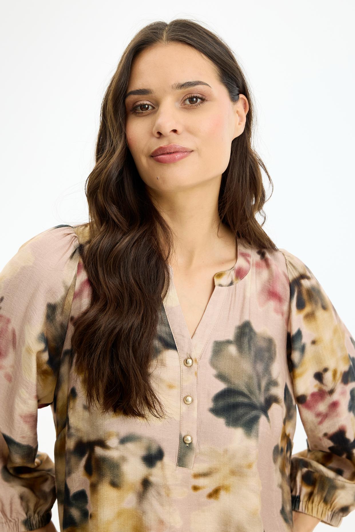 IN FRONT BLUSE