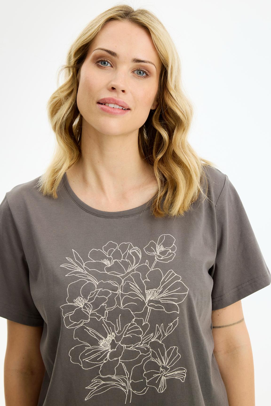 IN FRONT T-SHIRT