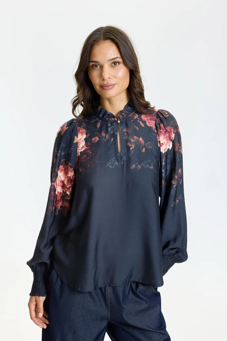IN FRONT BLUSE