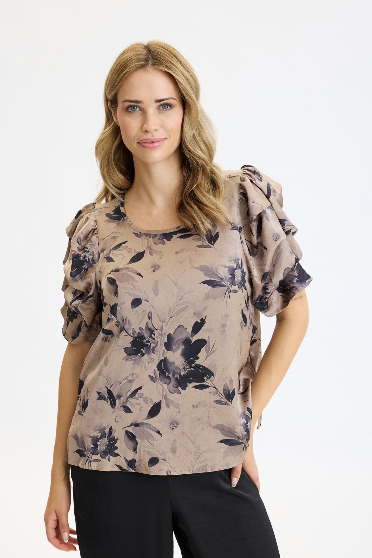 IN FRONT BLUSE