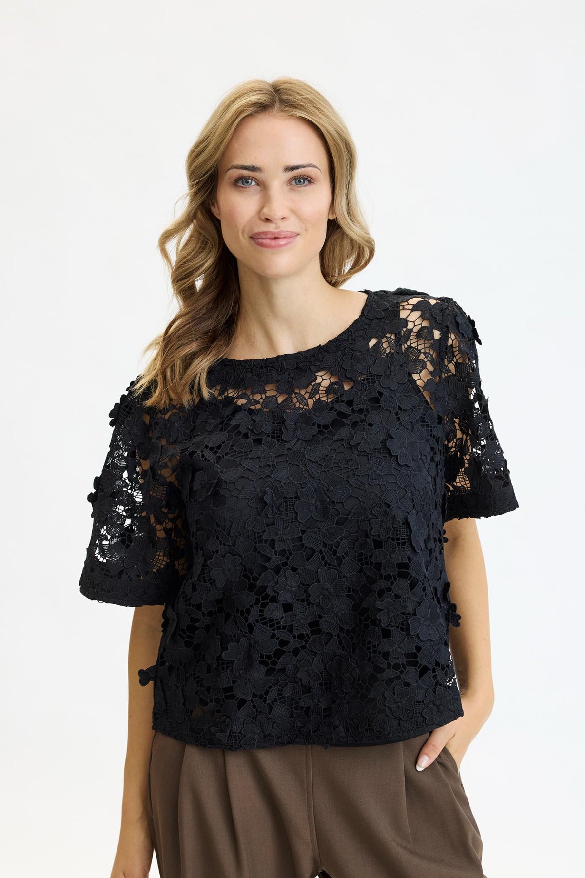 IN FRONT BLUSE