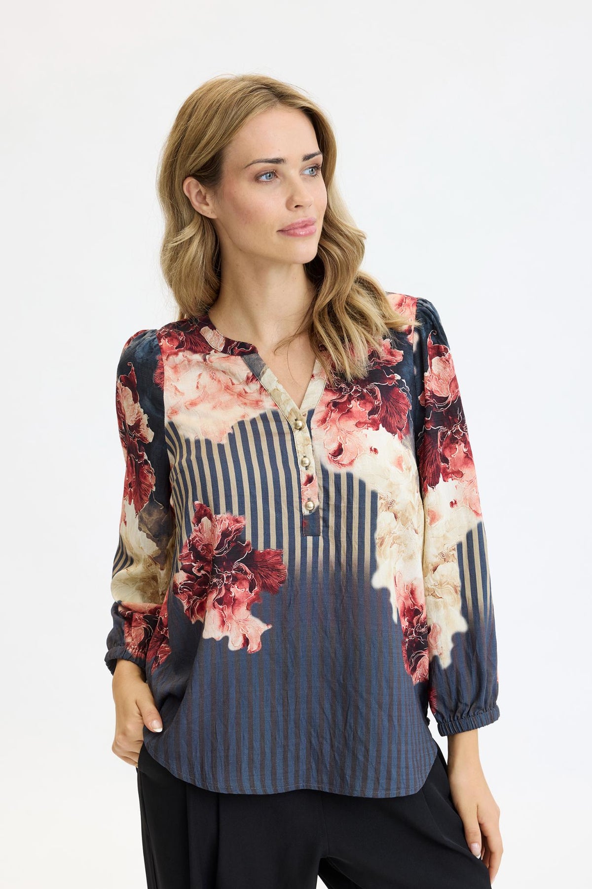 IN FRONT BLUSE