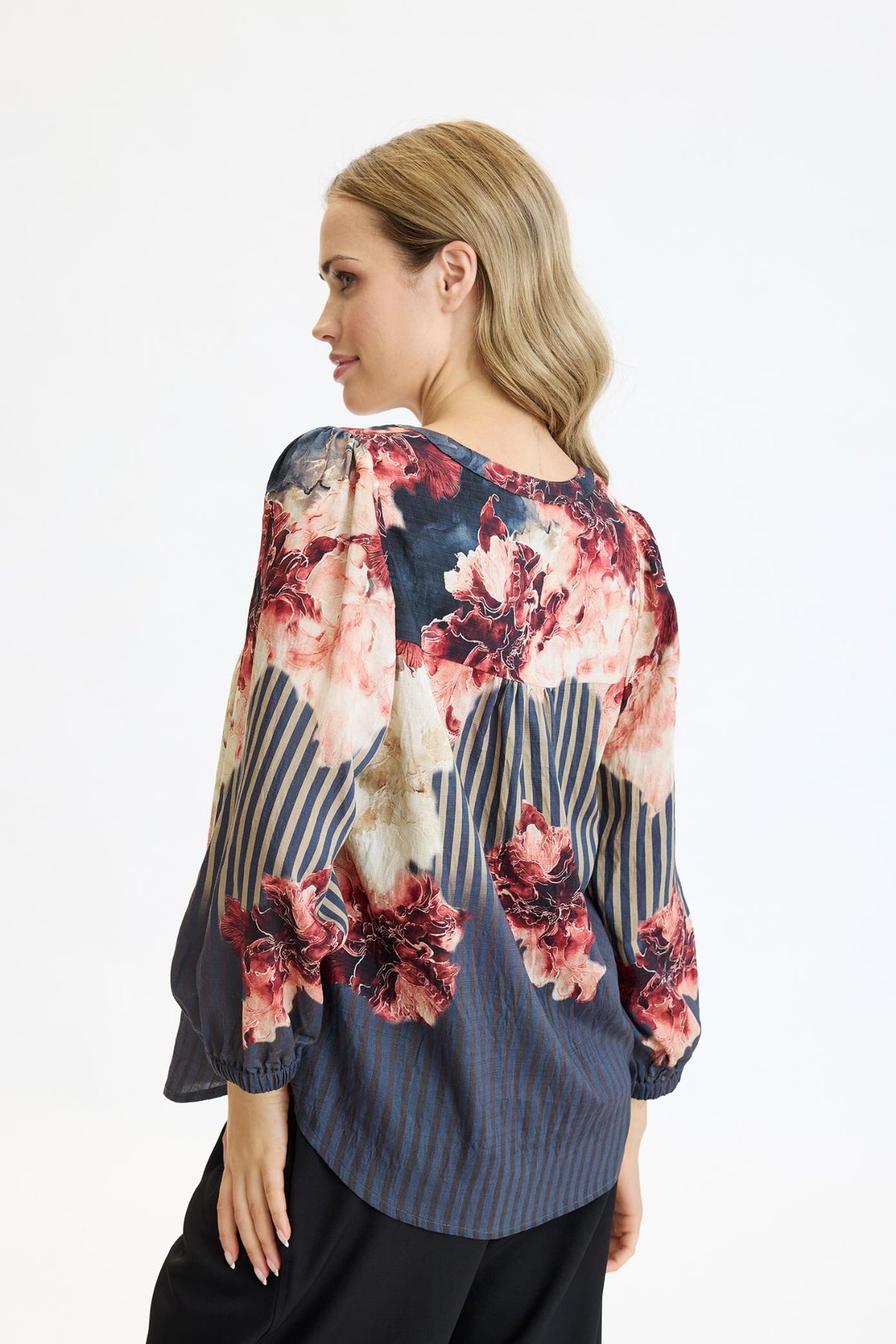 IN FRONT BLUSE