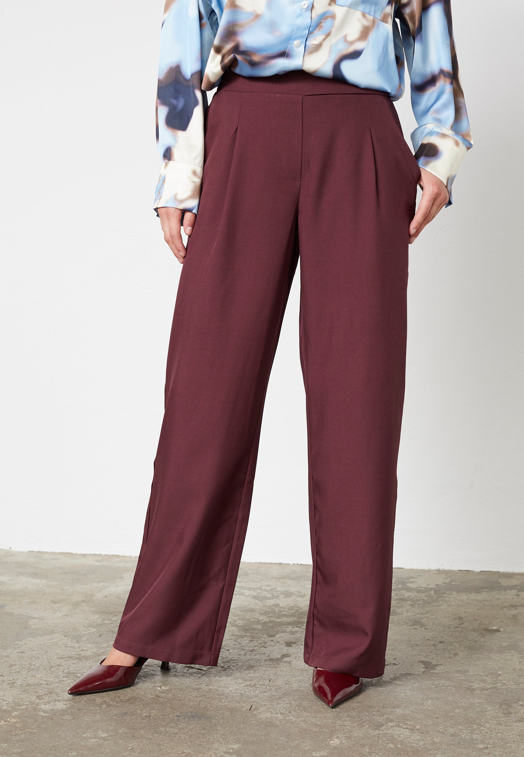 SISTERS POINT BUKSER