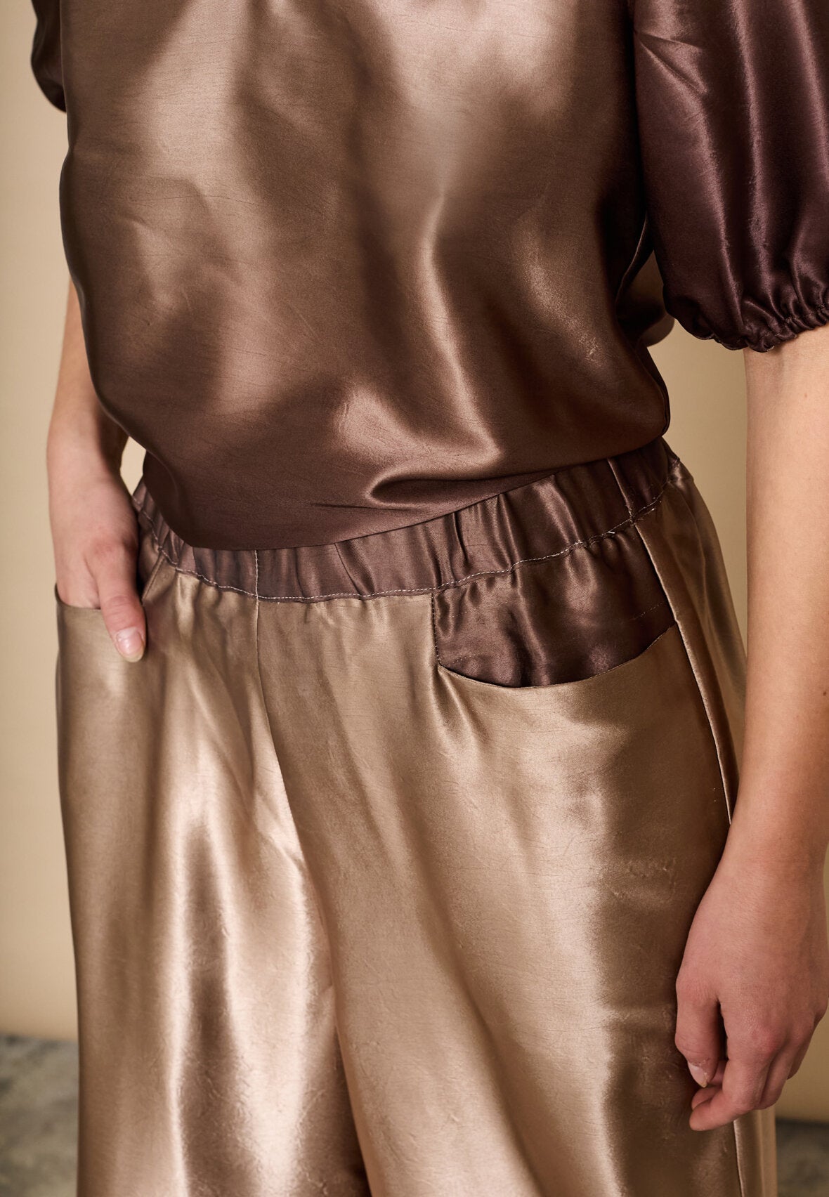 LOVE & DIVINE BUKSER