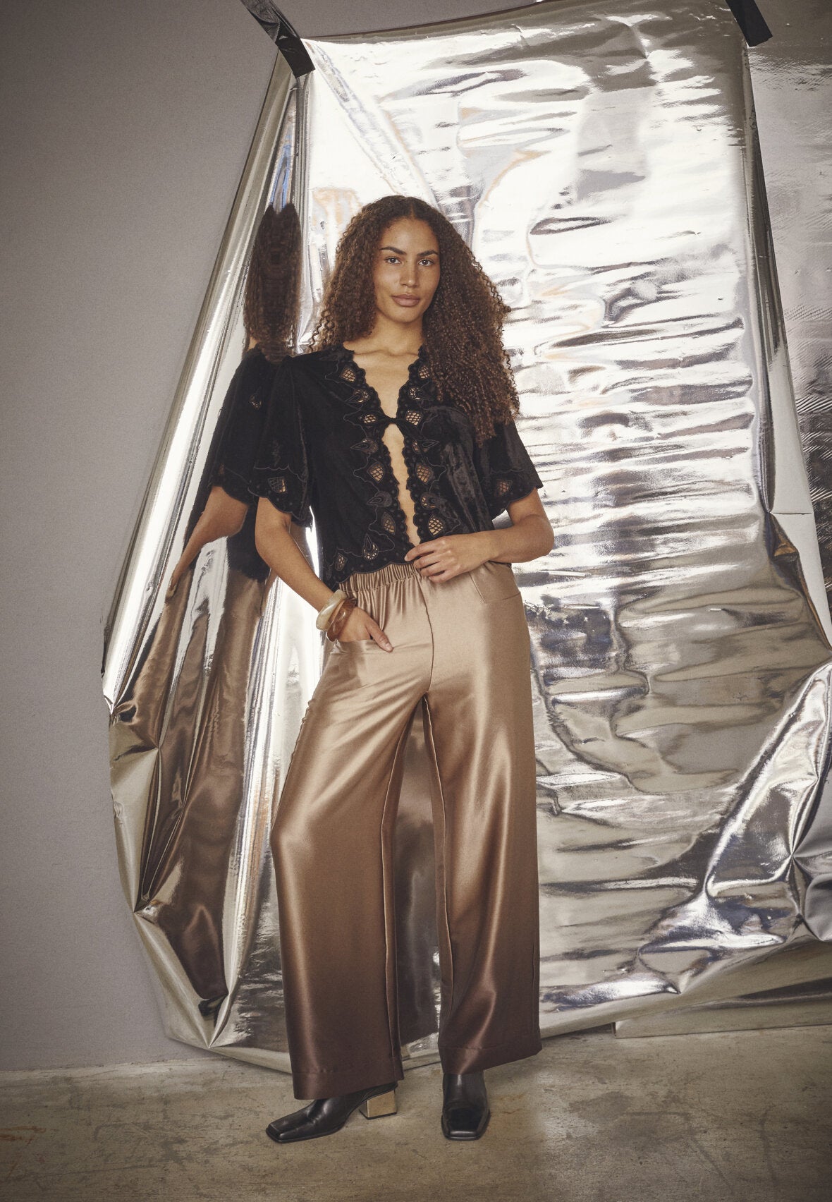 LOVE & DIVINE BUKSER