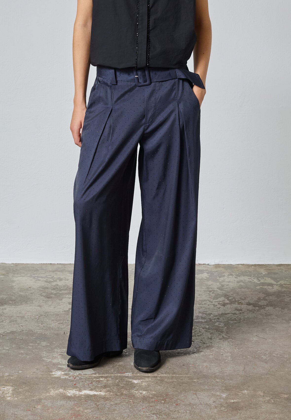 LOVE & DIVINE BUKSER