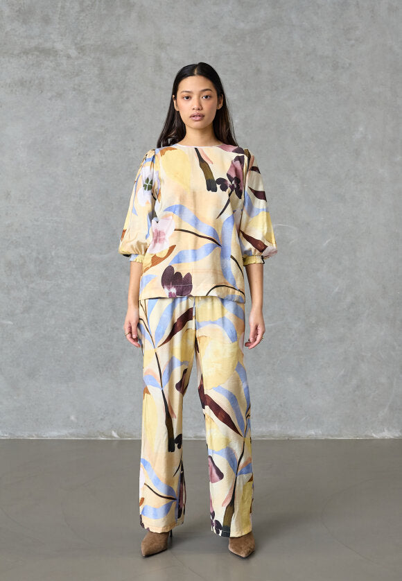 LOVE & DIVINE BLUSE