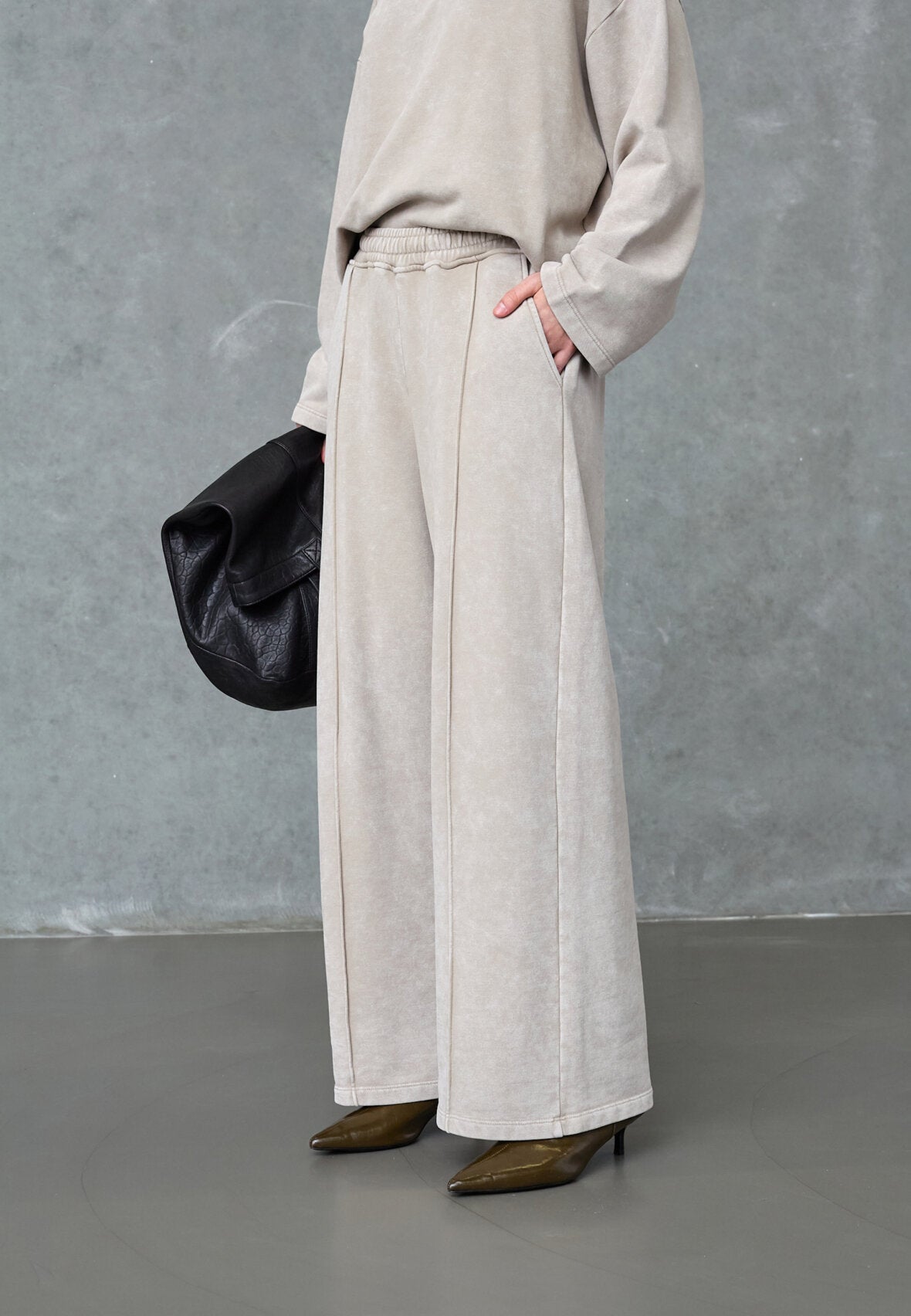 LOVE & DIVINE BUKSER