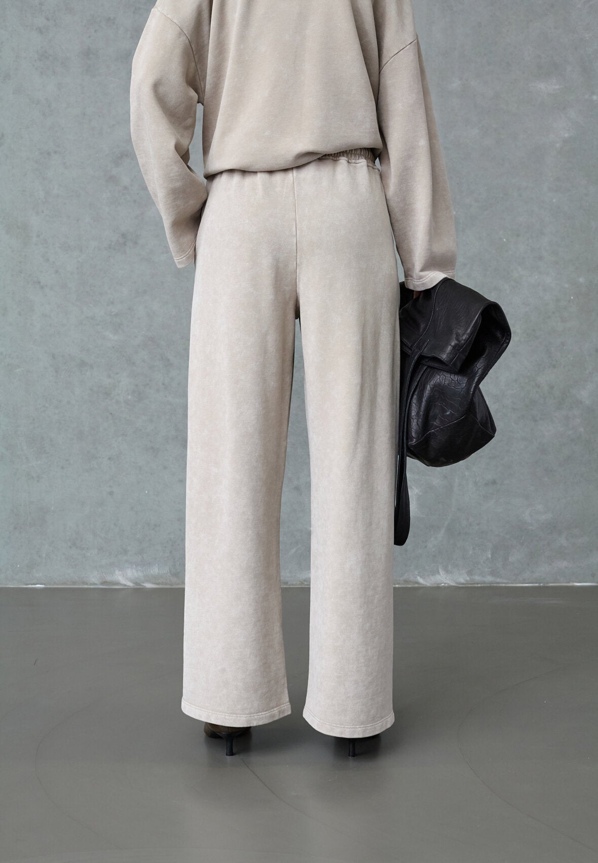 LOVE & DIVINE BUKSER