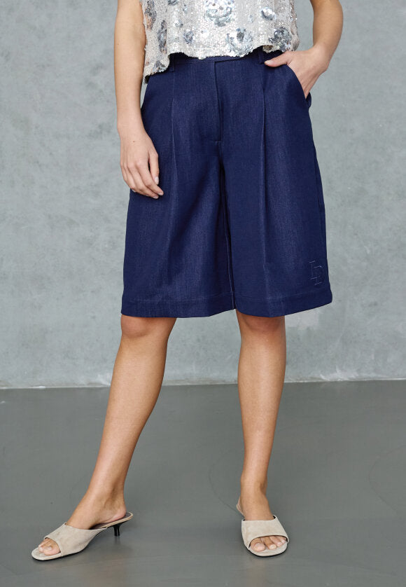 LOVE & DIVINE SHORTS