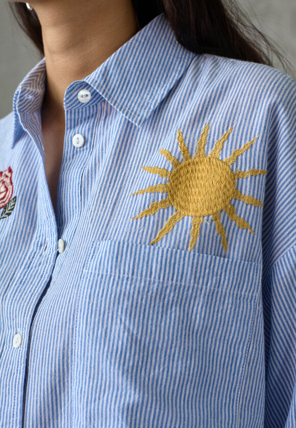 LOVE & DIVINE BLUSE